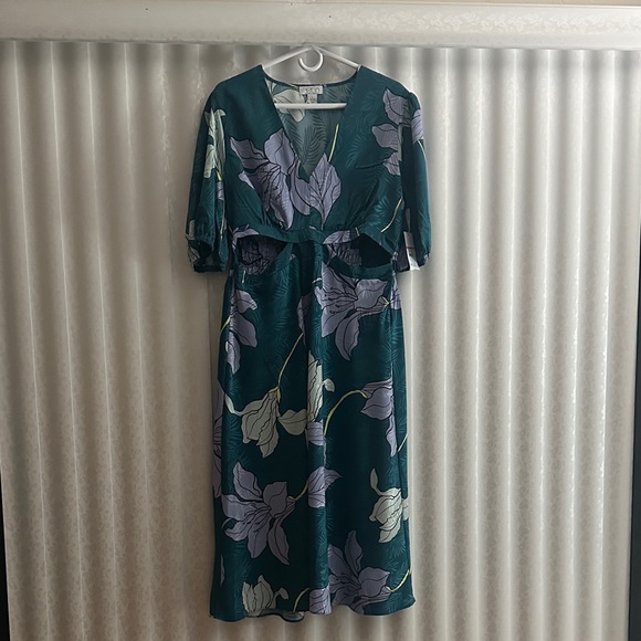 sofia by sofia vergara Dresses & Skirts - sofia by sofia vergara Teal Floral V-Neck Midi Dress